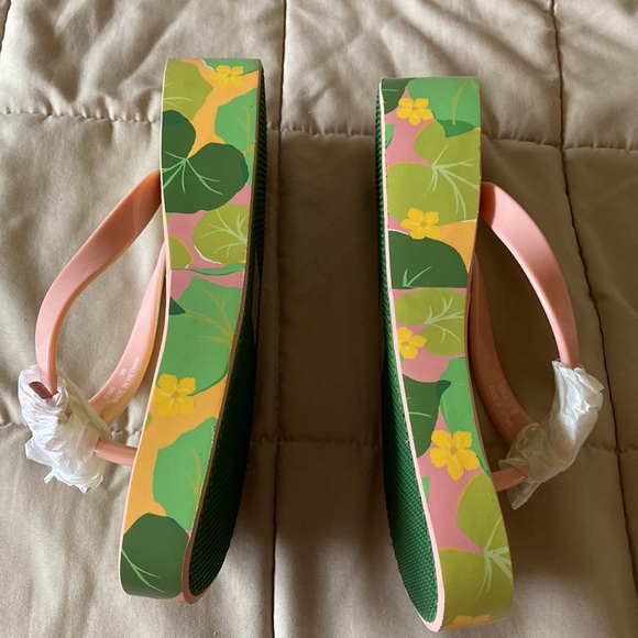 New Kate Spade #9 pink w/ bow and flowered platform flip flops. Never worn. - Picture 10 of 14